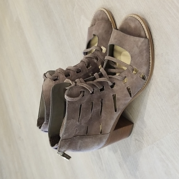 Vince Camuto Tressa Perforated Lace Up Sandal 6.5M - Picture 3 of 10